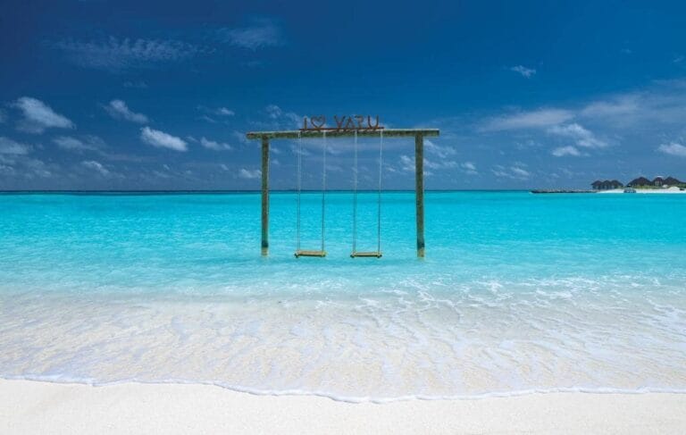 تواصل هنا المالديف